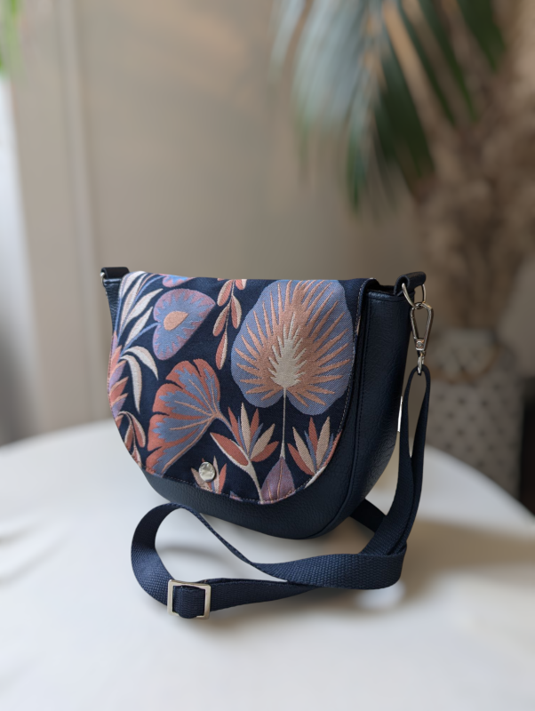 Sac besace a rabat interchangeable pour avoir son propre style. fabriqué en France a Saint Brieuc bretagne.