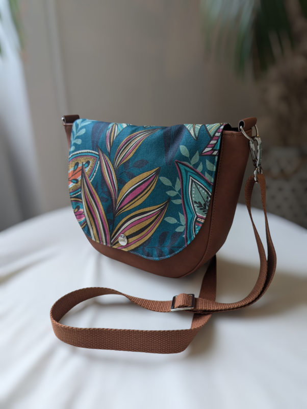 Sac besace a rabat interchangeable pour avoir son propre style. fabriqué en France a Saint Brieuc bretagne.