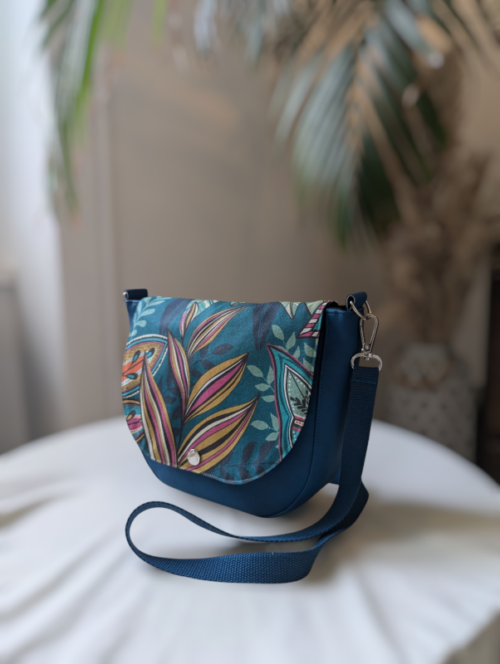 Sac besace a rabat interchangeable pour avoir son propre style. fabriqué en France a Saint Brieuc bretagne.