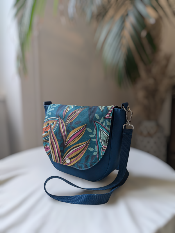 Sac besace a rabat interchangeable pour avoir son propre style. fabriqué en France a Saint Brieuc bretagne.
