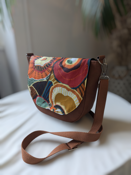 Sac besace a rabat interchangeable pour avoir son propre style. fabriqué en France a Saint Brieuc bretagne.