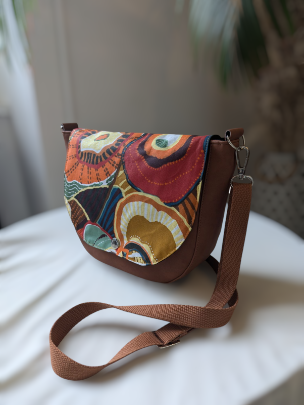 Sac besace a rabat interchangeable pour avoir son propre style. fabriqué en France a Saint Brieuc bretagne.