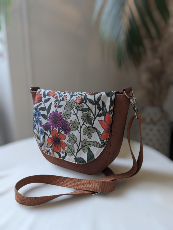 Sac besace a rabat interchangeable pour avoir son propre style. fabriqué en France a Saint Brieuc bretagne.