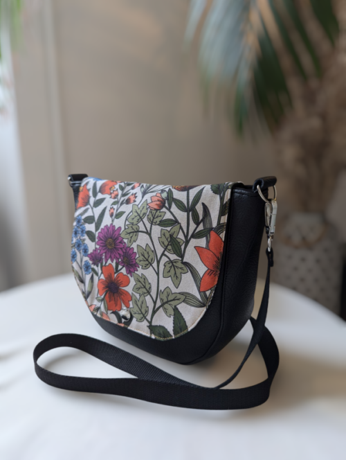 Sac besace a rabat interchangeable pour avoir son propre style. fabriqué en France a Saint Brieuc bretagne.