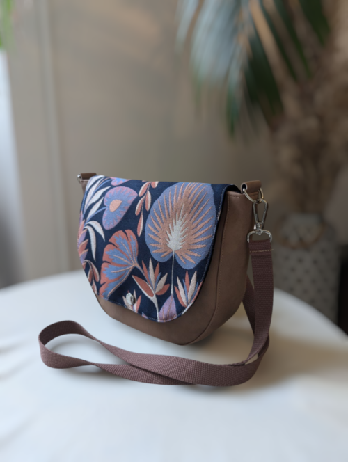 Sac besace a rabat interchangeable pour avoir son propre style. fabriqué en France a Saint Brieuc bretagne.
