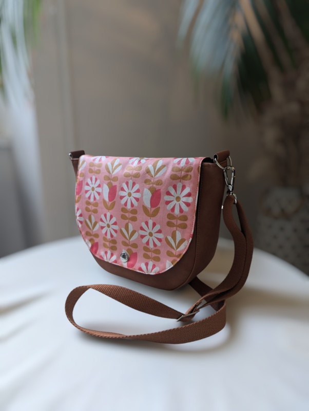 Sac besace a rabat interchangeable pour avoir son propre style. fabriqué en France a Saint Brieuc bretagne.