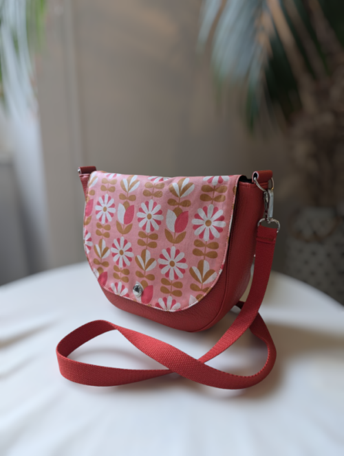 Sac besace a rabat interchangeable pour avoir son propre style. fabriqué en France a Saint Brieuc bretagne.