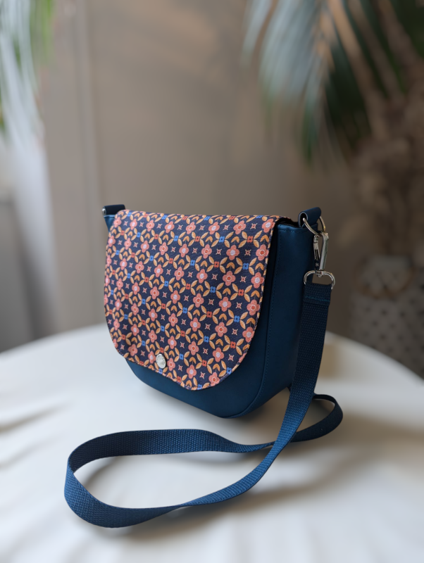 Sac besace a rabat interchangeable pour avoir son propre style. fabriqué en France a Saint Brieuc bretagne.