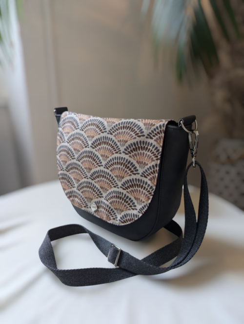 Sac besace a rabat interchangeable pour avoir son propre style. fabriqué en France a Saint Brieuc bretagne.