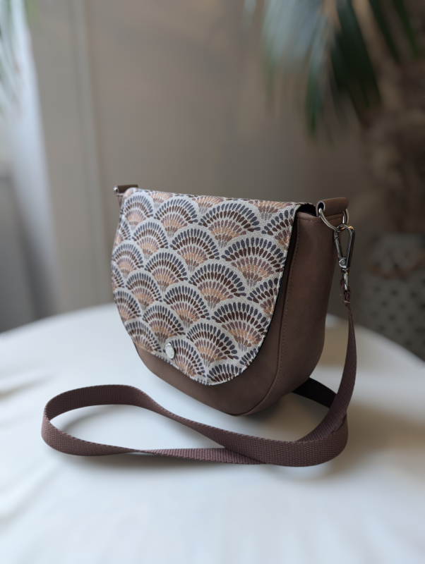 Sac besace a rabat interchangeable pour avoir son propre style. fabriqué en France a Saint Brieuc bretagne.