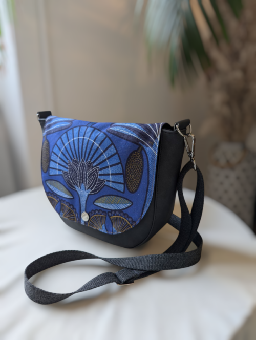 Sac besace a rabat interchangeable pour avoir son propre style. fabriqué en France a Saint Brieuc bretagne.
