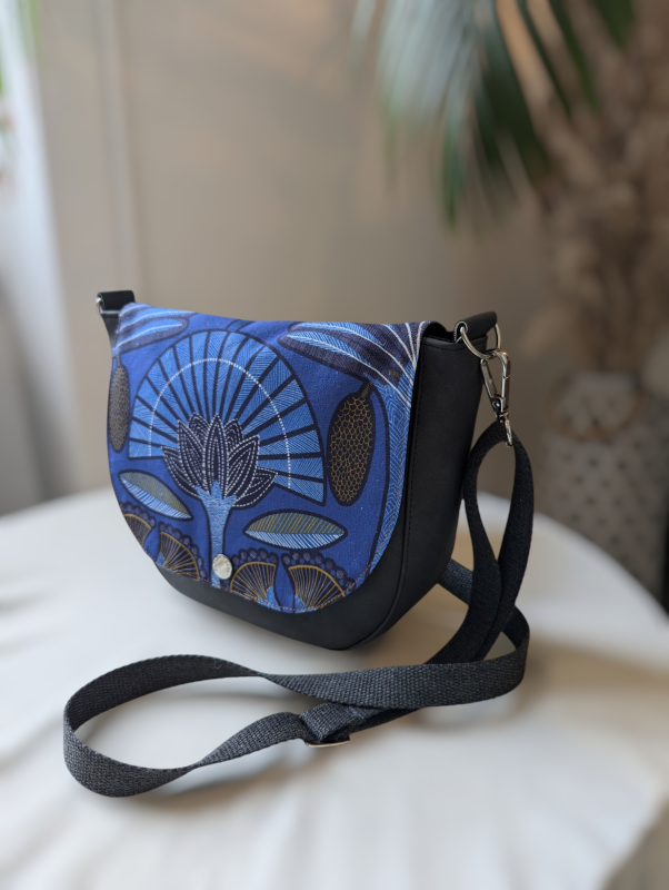 Sac besace a rabat interchangeable pour avoir son propre style. fabriqué en France a Saint Brieuc bretagne.