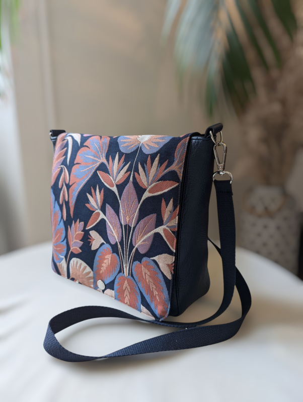 Sac besace a rabat interchangeable pour avoir son propre style. fabriqué en France a Saint Brieuc bretagne.