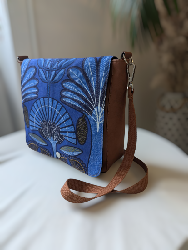 Sac besace a rabat interchangeable pour avoir son propre style. fabriqué en France a Saint Brieuc bretagne.