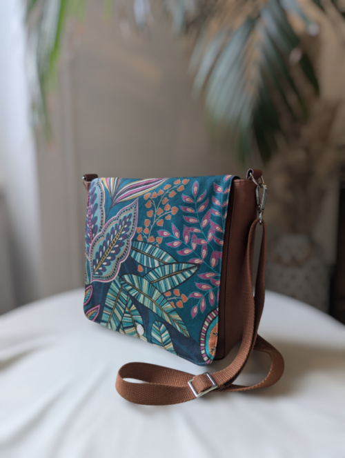 Sac besace a rabat interchangeable pour avoir son propre style. fabriqué en France a Saint Brieuc bretagne.