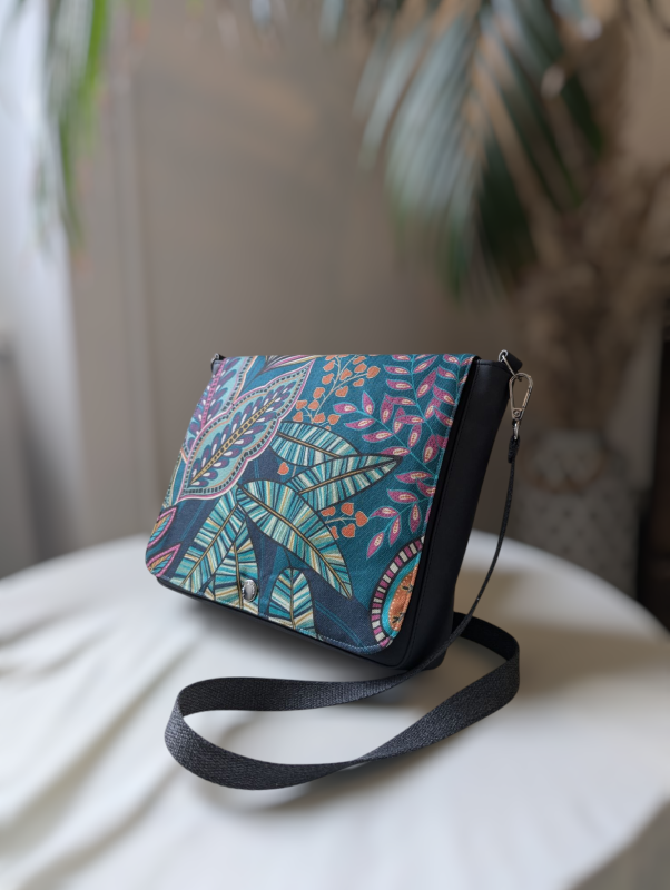 Sac besace a rabat interchangeable pour avoir son propre style. fabriqué en France a Saint Brieuc bretagne.