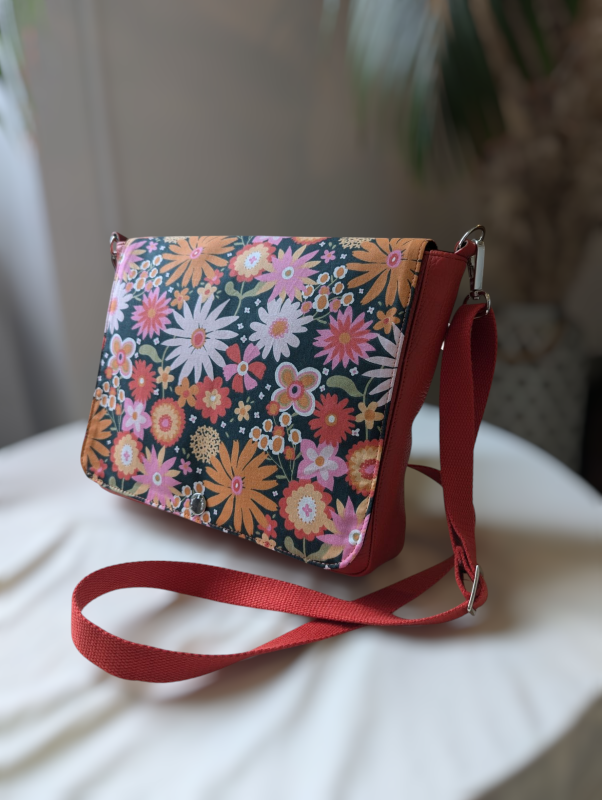 Sac besace a rabat interchangeable pour avoir son propre style. fabriqué en France a Saint Brieuc bretagne.