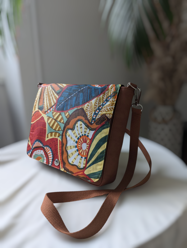 Sac besace a rabat interchangeable pour avoir son propre style. fabriqué en France a Saint Brieuc bretagne.