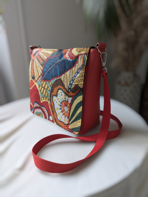 Sac besace a rabat interchangeable pour avoir son propre style. fabriqué en France a Saint Brieuc bretagne.