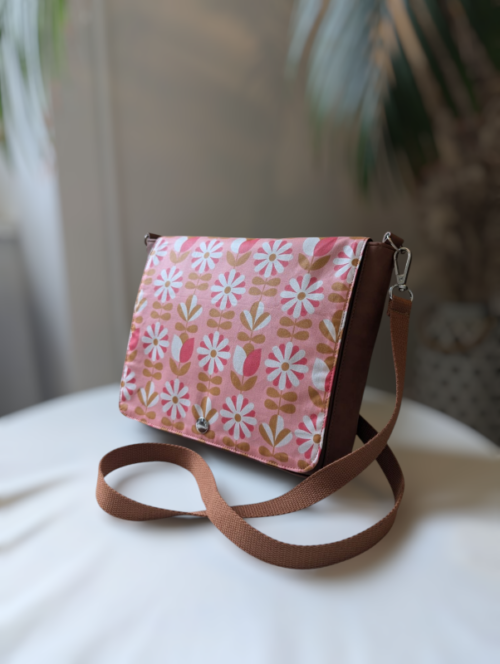 Sac besace a rabat interchangeable pour avoir son propre style. fabriqué en France a Saint Brieuc bretagne.