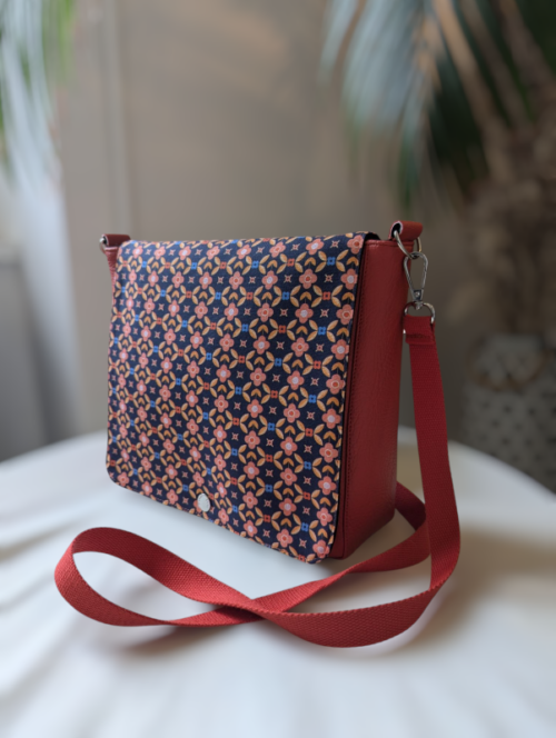 Sac besace a rabat interchangeable pour avoir son propre style. fabriqué en France a Saint Brieuc bretagne.