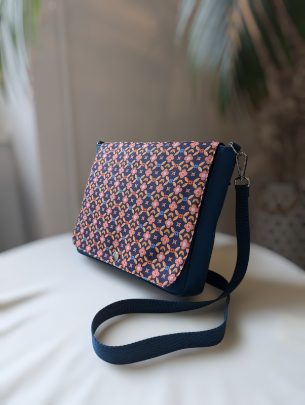 Sac besace a rabat interchangeable pour avoir son propre style. fabriqué en France a Saint Brieuc bretagne.