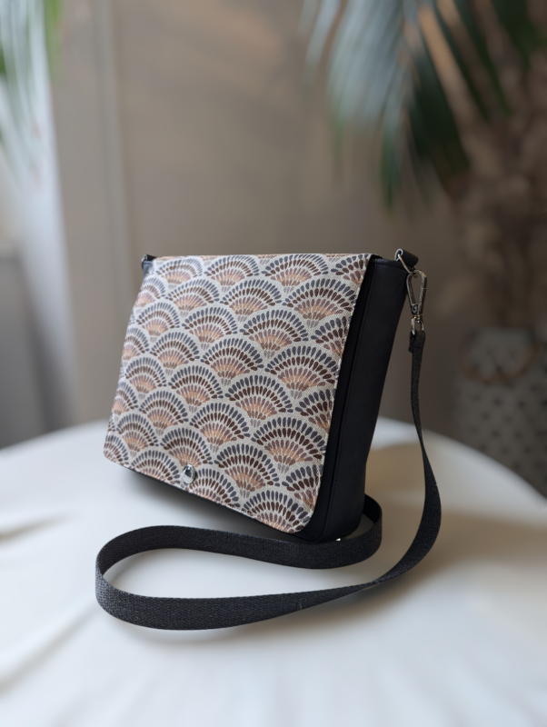 Sac besace a rabat interchangeable pour avoir son propre style. fabriqué en France a Saint Brieuc bretagne.