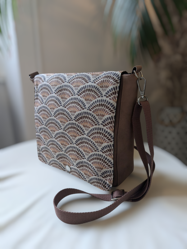 Sac besace a rabat interchangeable pour avoir son propre style. fabriqué en France a Saint Brieuc bretagne.