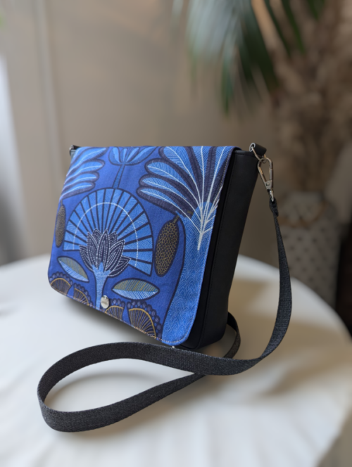 Sac besace a rabat interchangeable pour avoir son propre style. fabriqué en France a Saint Brieuc bretagne.