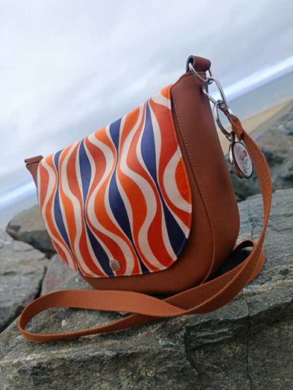 Sac besace a rabat interchangeable pour avoir son propre style. fabriqué en France a Saint Brieuc bretagne.